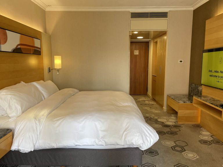 部屋入り口方面