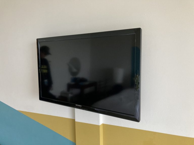 テレビは壁付です。アクティビティやイベントで忙しく、全く見ませんでした