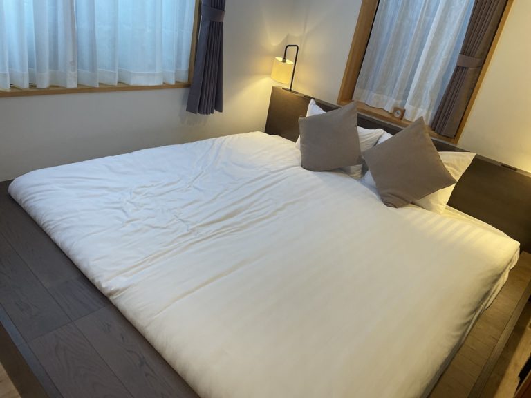 横方向からベッド