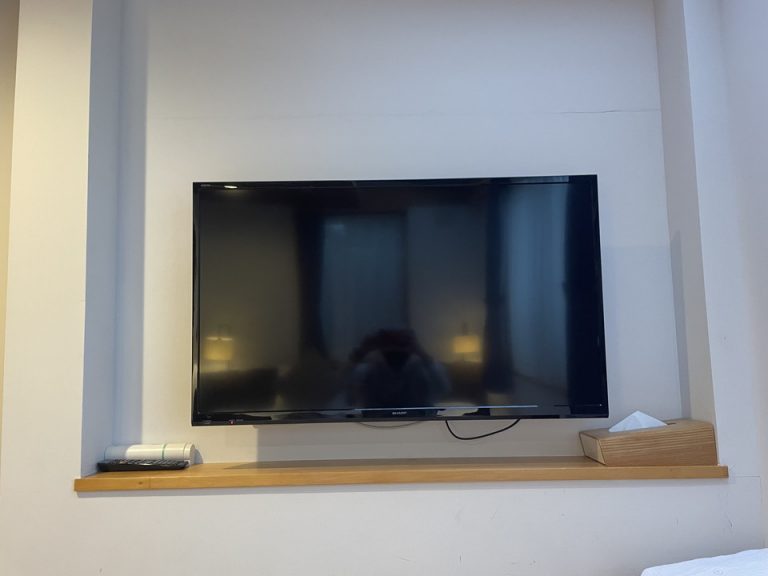 ベッド方向からTV