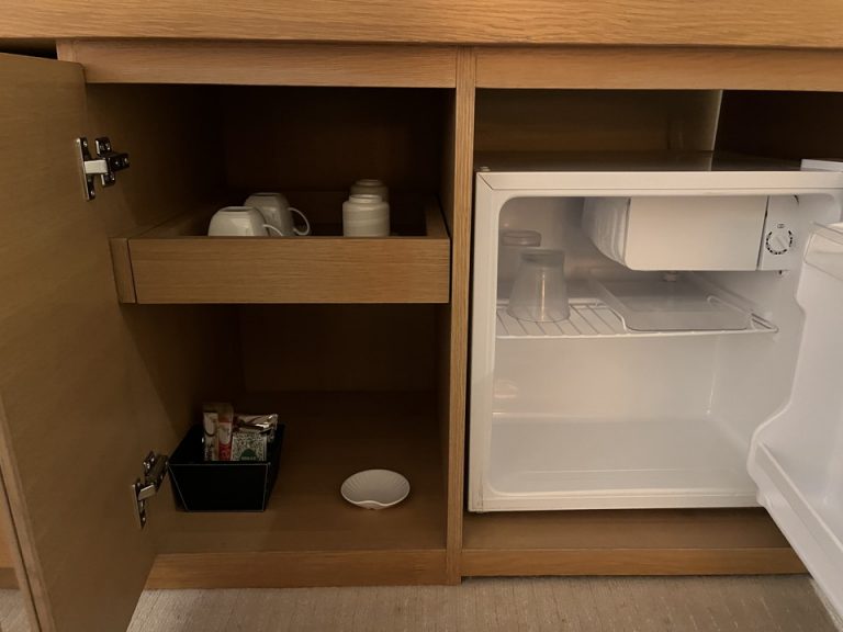 冷蔵庫開けた状態 横に飲み物類がありました。