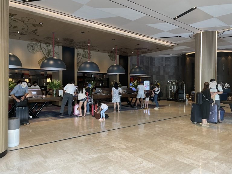 ロブ―セルフチェックインカウンター