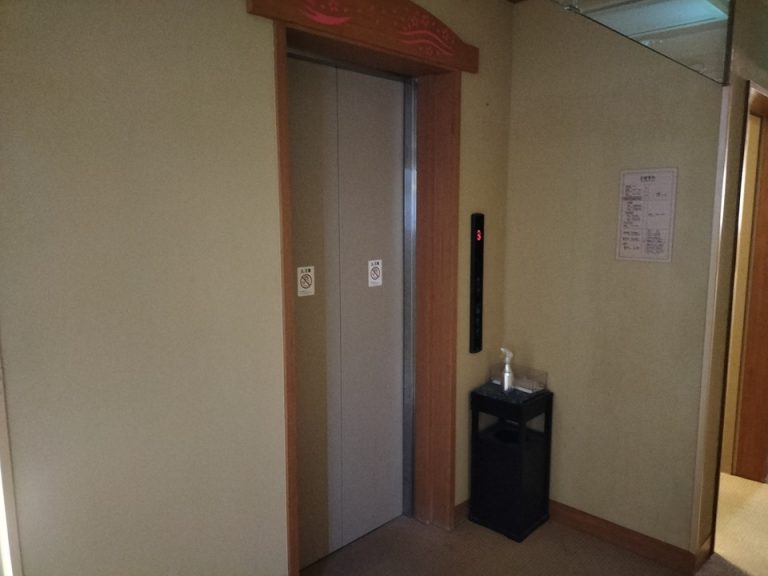 エレベーターホール客室階 (2)