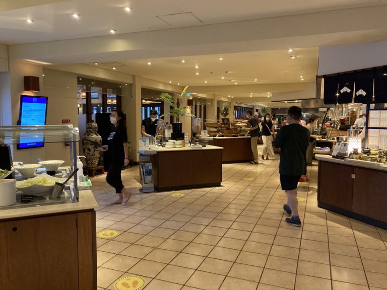 タイル張りのお洒落なレストランです