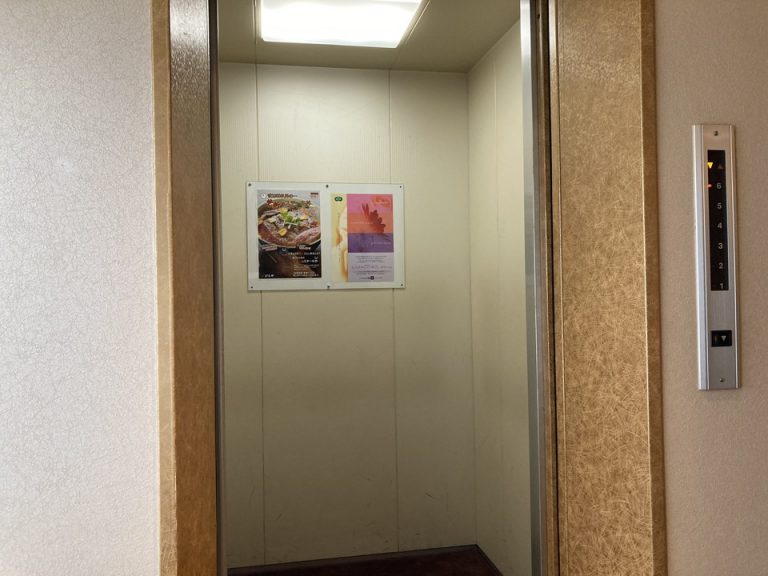 エレベーター内観
