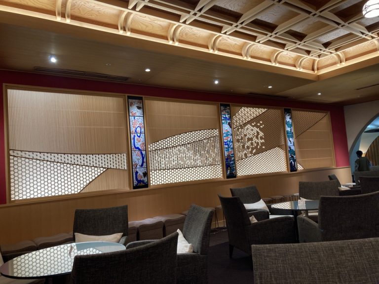 ロビーの組子細工