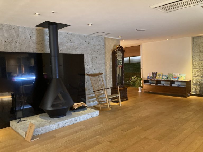 湯上がり処の暖炉