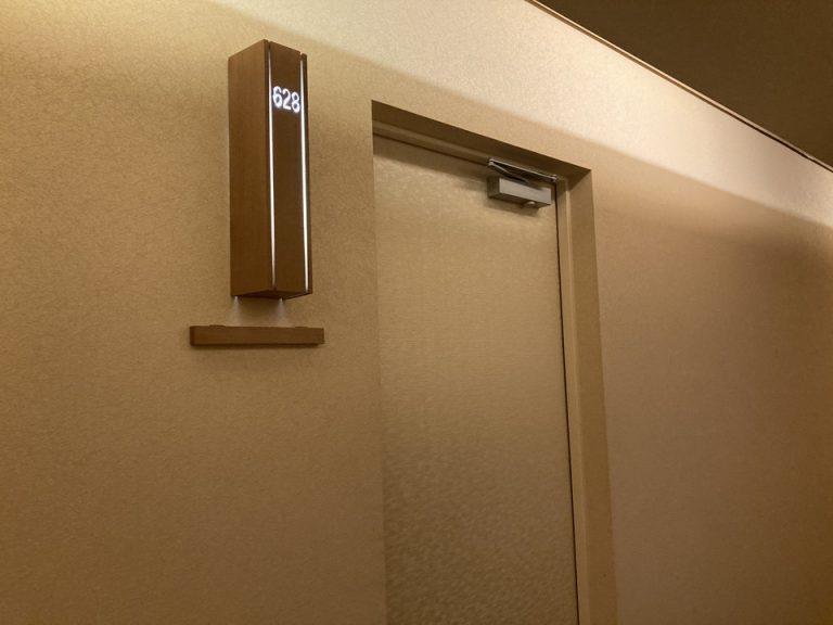 客室入口外観ドア