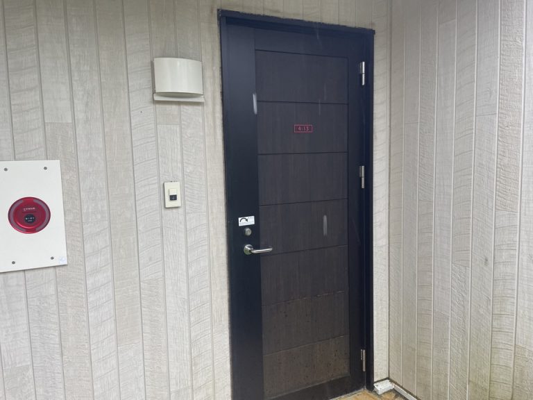 客室入口外観ドア