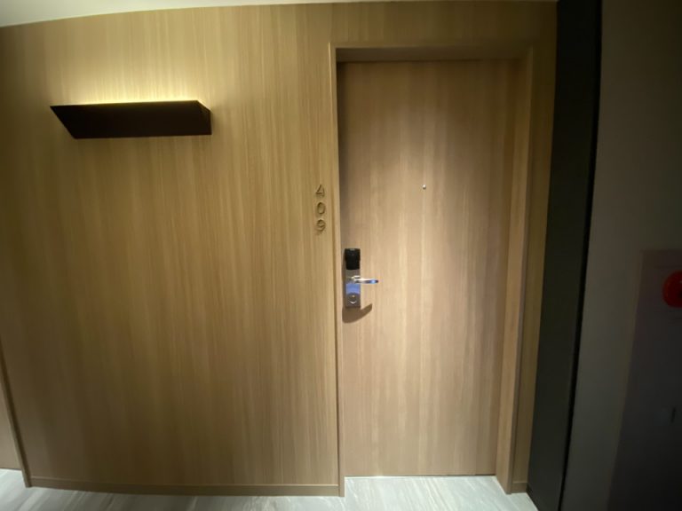 客室入口外観ドア
