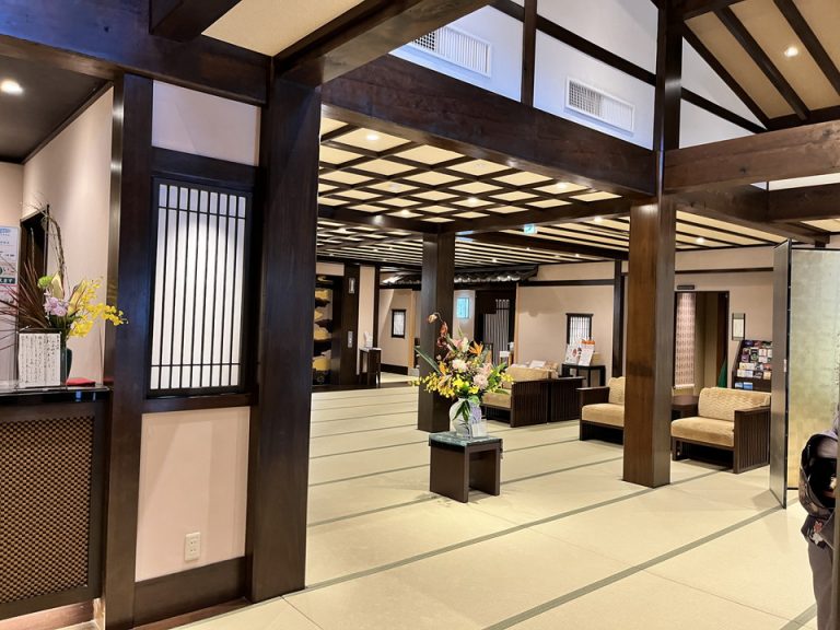 ロビー全体1
