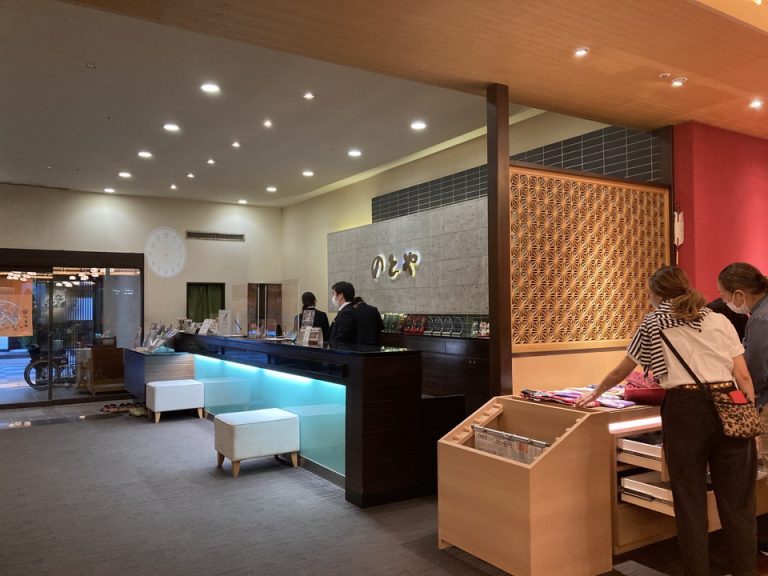 フロントカウンター