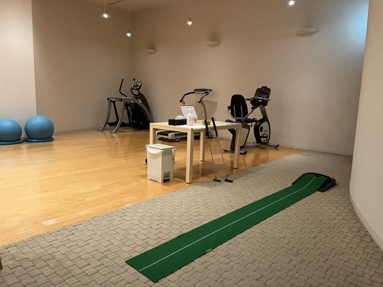 2階に簡単なフィットネススペースがありました