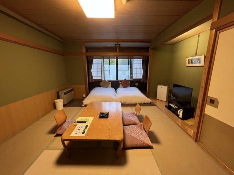 客室全体(入口方向)(1)