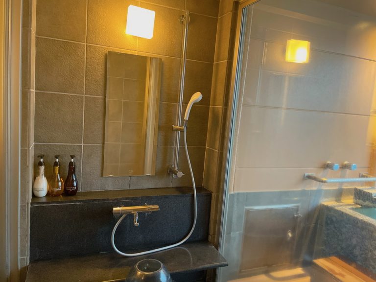 シャワールーム