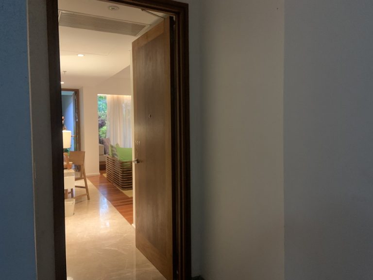 客室入口外観ドア_01