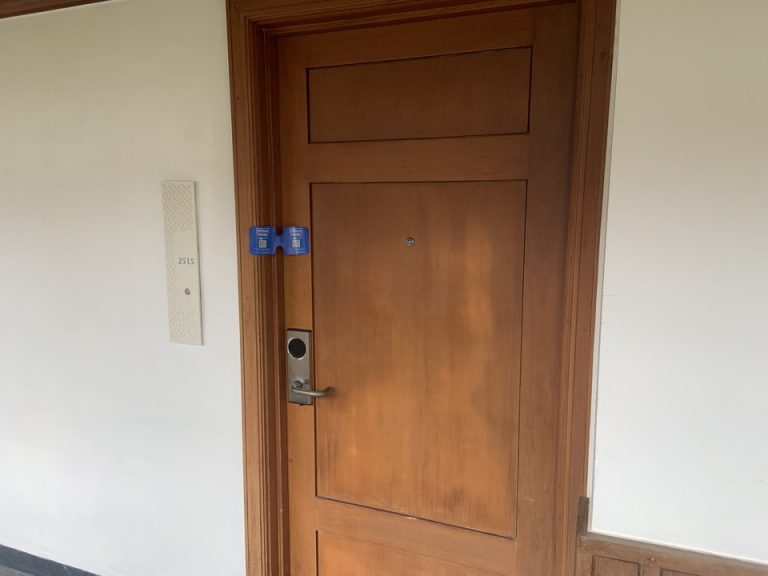 客室入口外観ドア_01