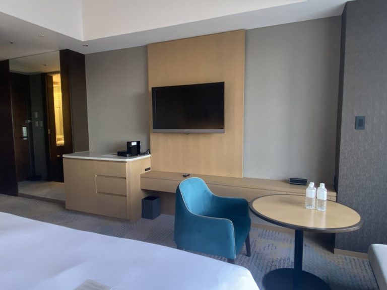 ベッド方向からテレビ