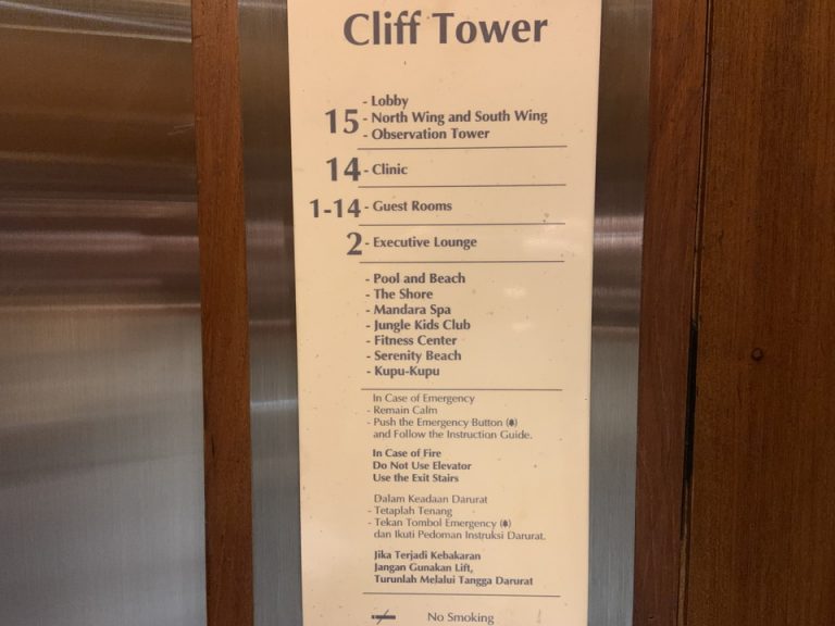 エレベーター内観02