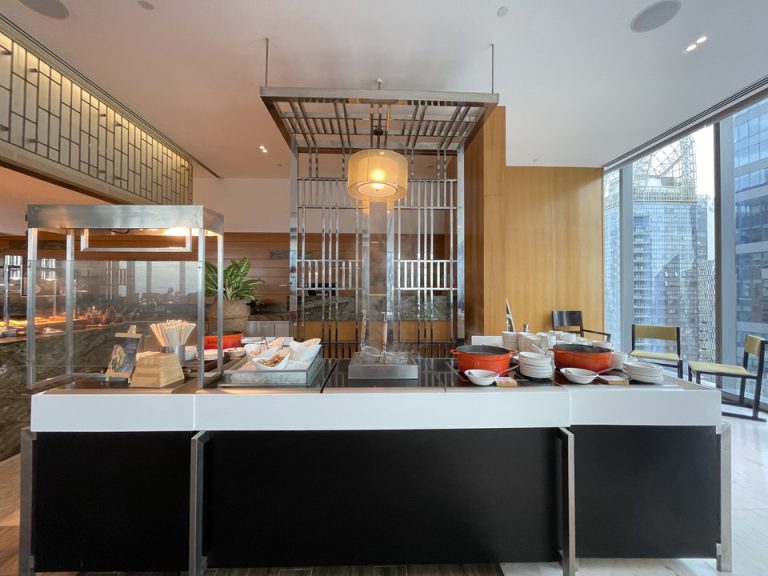 朝食 ヌードルを頼める