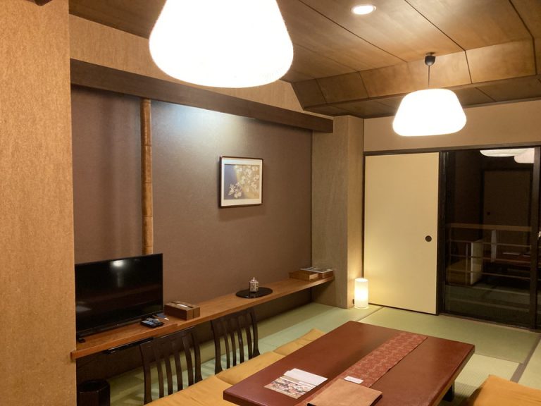 客室全体窓際方向4