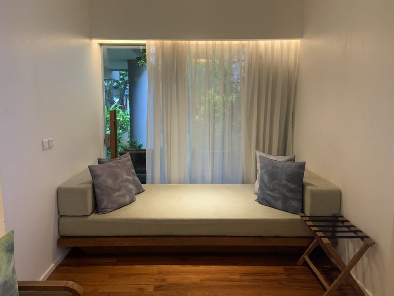 ベッド方面からTV