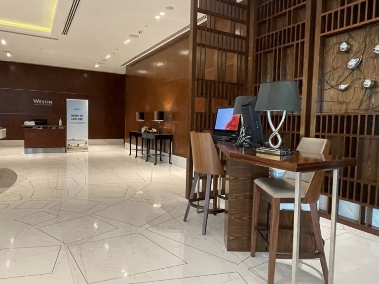 フロント前パソコンコーナー