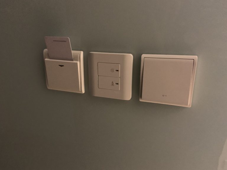 客室入口内観ドア_02