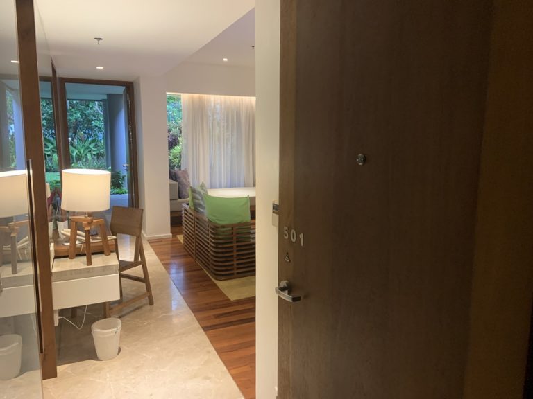 客室入口外観ドア_02