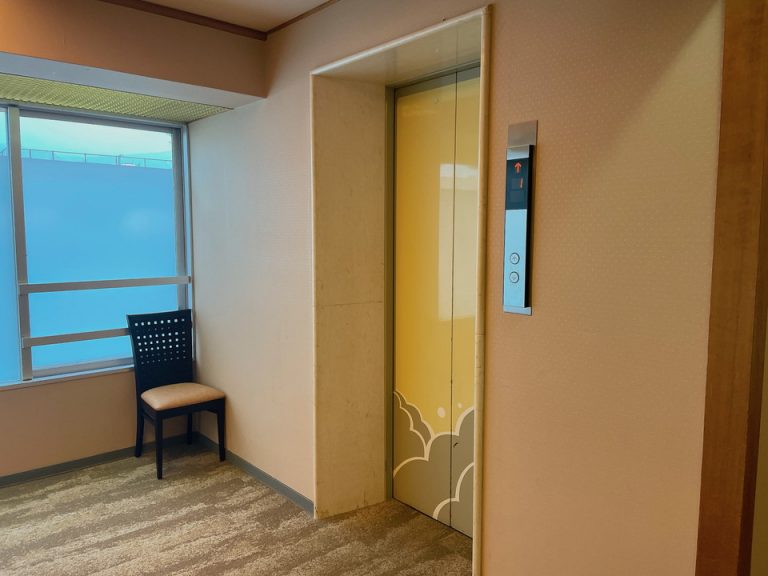 客室階エレベーターホール