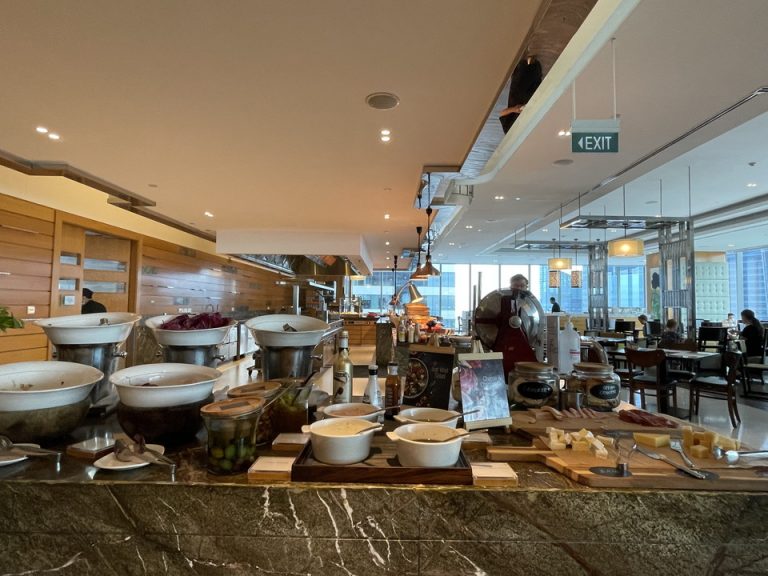 朝食 サラダチーズ