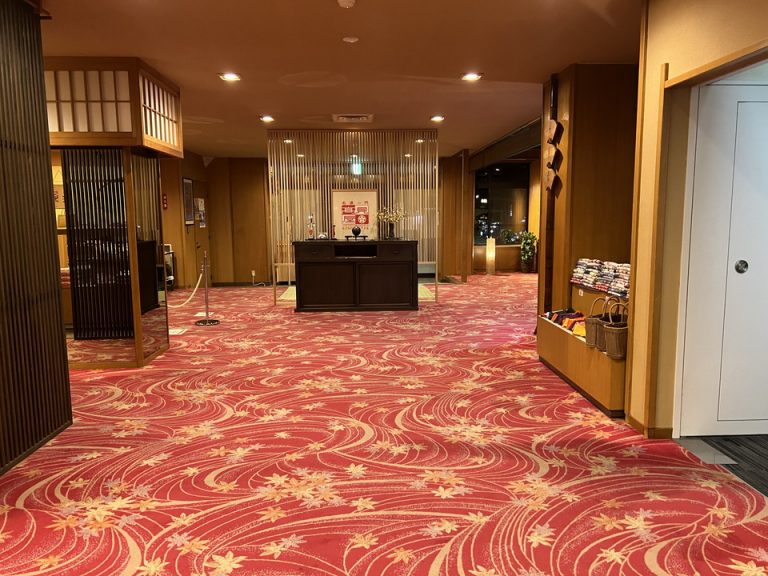 エントランス内観