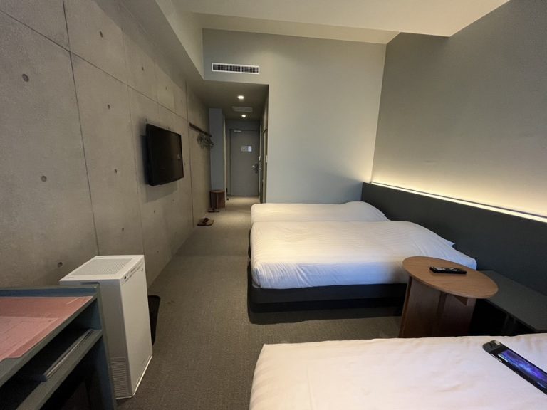 横方向からベッド(1)