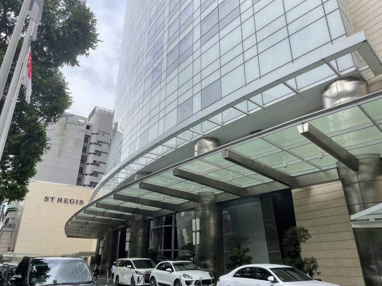 エントランスと外観