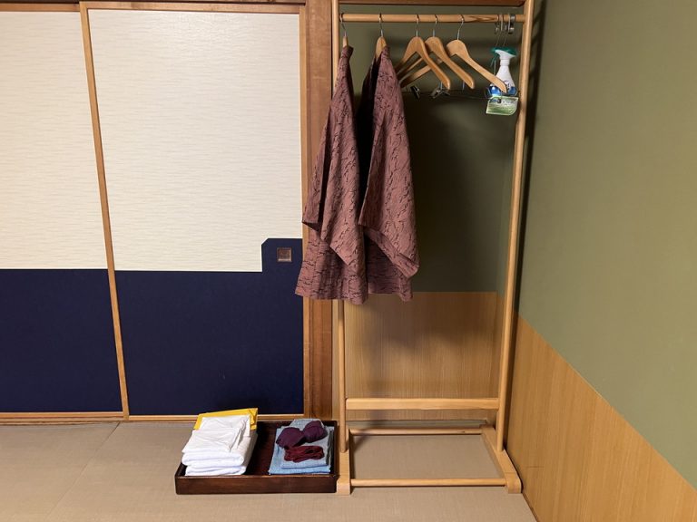 客室全体(窓際方向)