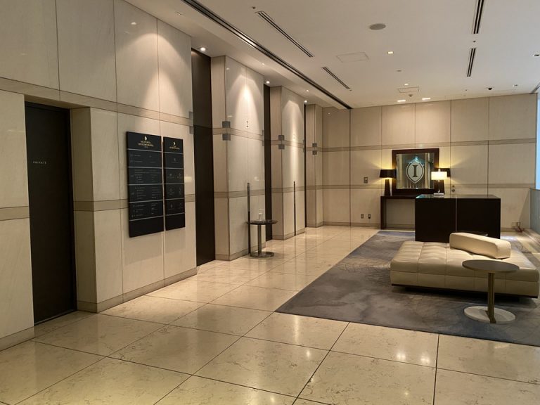 2階エレベーターホール