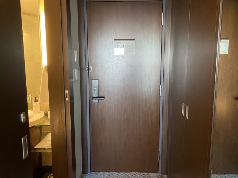 客室入口内観ドア