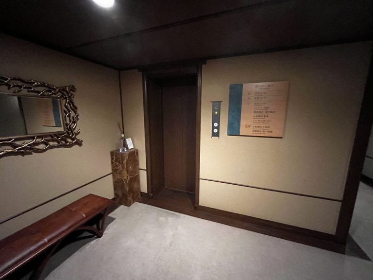 エレベーターホール客室階2