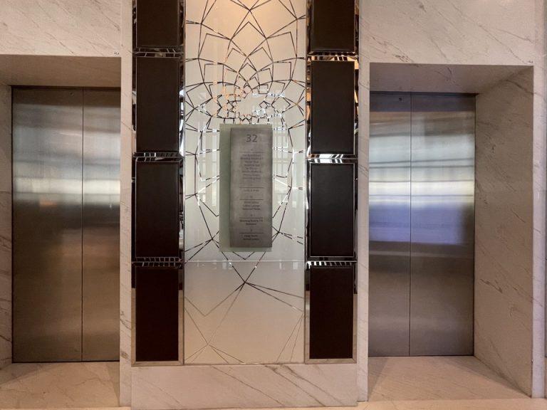 ロビーラウンジ32階エレベーター