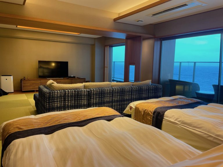 ベッドからテレビ方向(1)