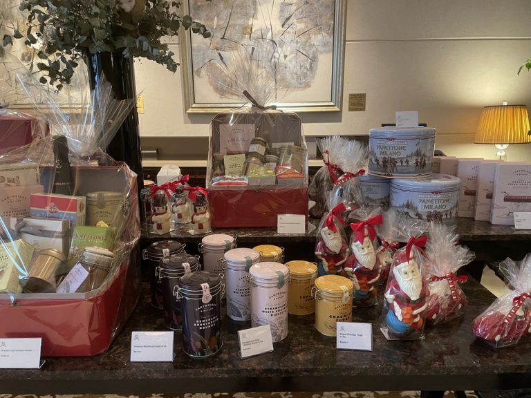 ロビーお土産屋さん、カフェ