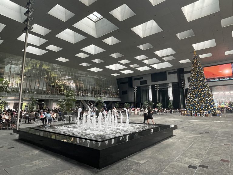 ビルとなりのビジネススクエア