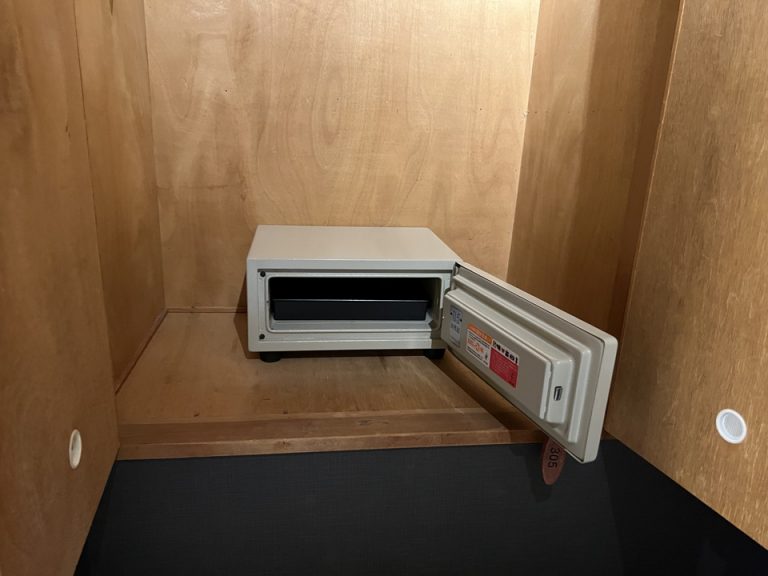 セーフティーボックス(開けた状態)(1)