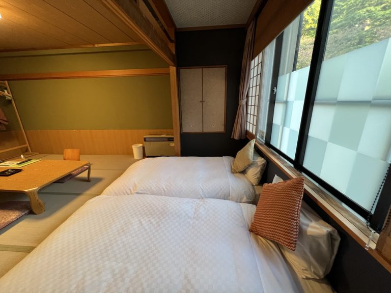 横方向からベッド