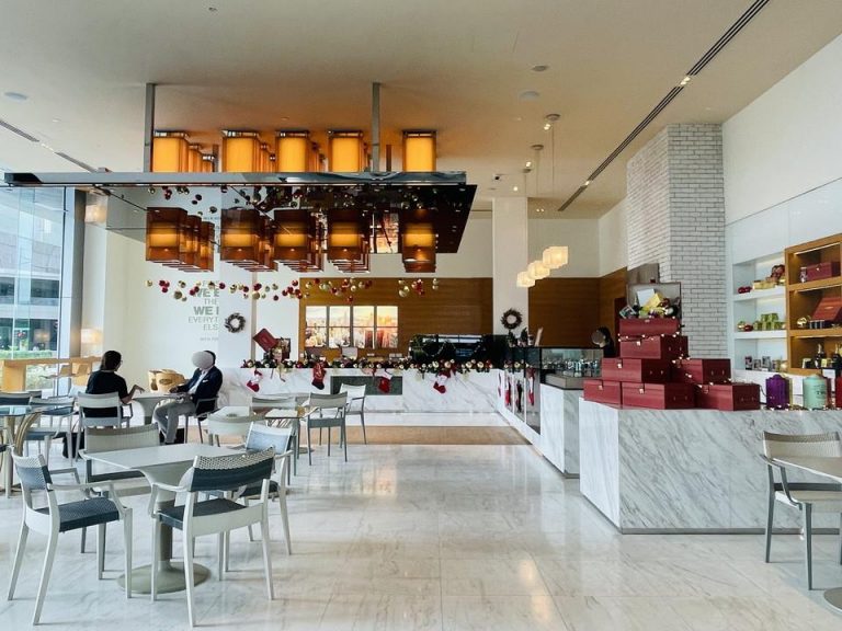 1階ロビーのカフェ