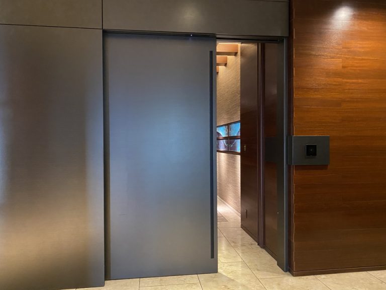 客室階専用エレベーター入口