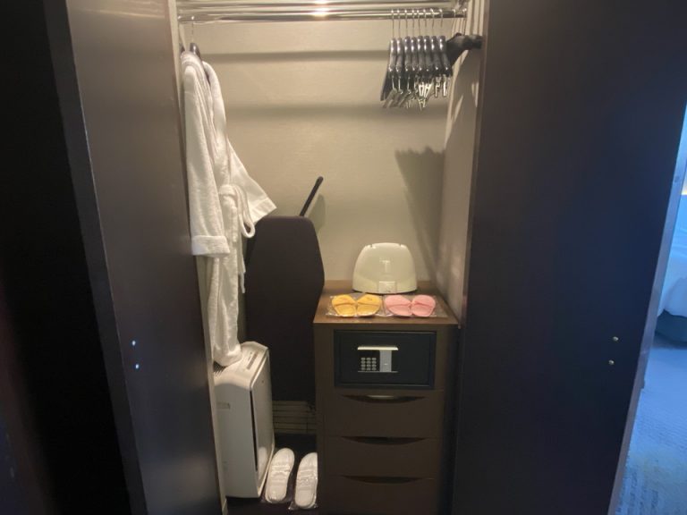 クローゼット(開けた状態)