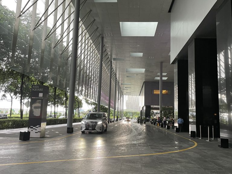 入口横のアジアスクエア