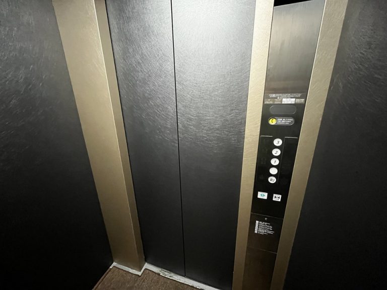 エレベーター内観