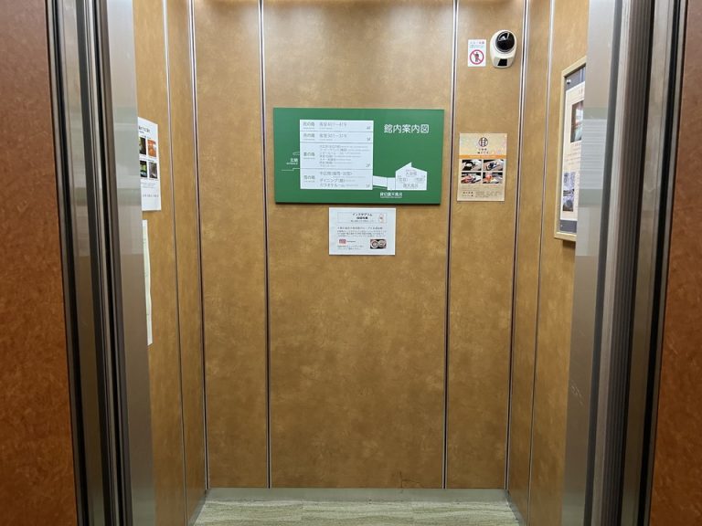 エレベーター内観